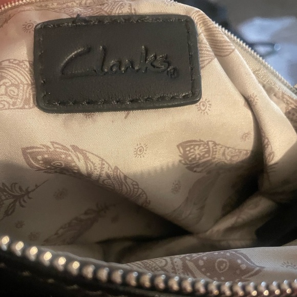 Clarks Black Crossbody Utilitarian Expanded Functional Shoulder Bag - Picture 3 of 8